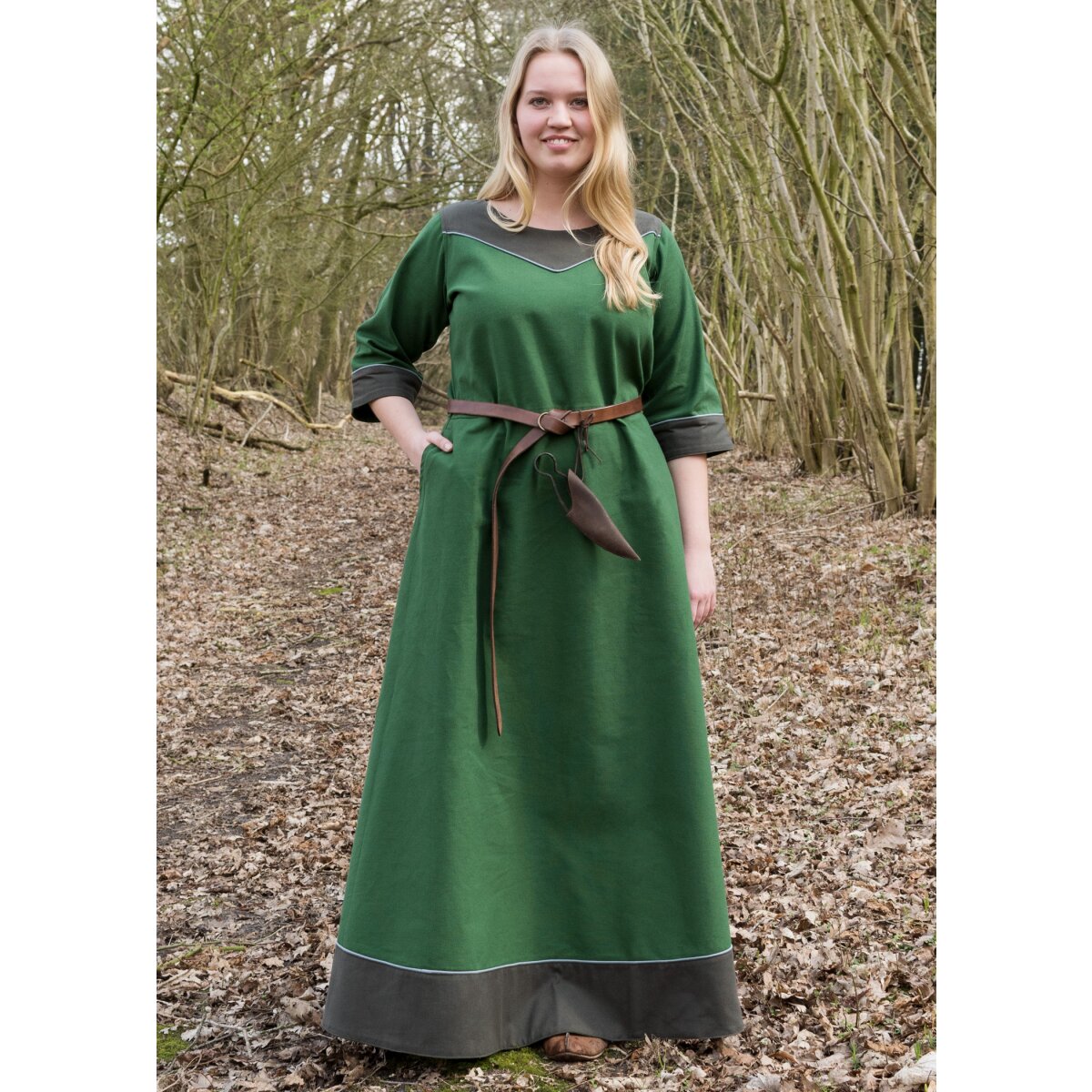 Robe médiévale Gesine en toile, verte