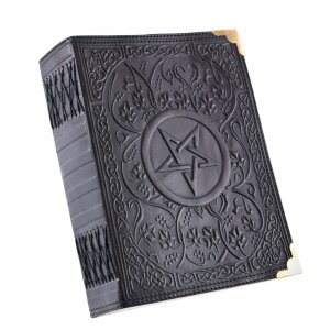 Livre en cuir noir avec pentagramme, env. 18 x 23 cm