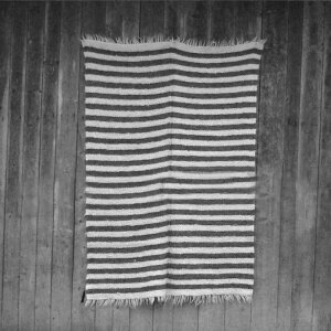 Grande couverture en laine tissée à la main blanc laine/gris rayé 210 x 220 cm