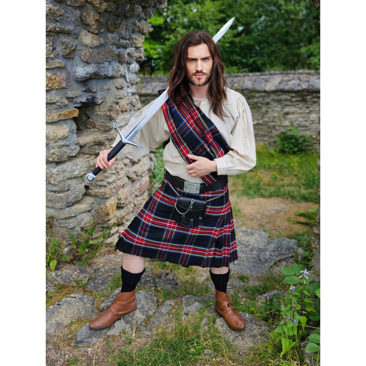 Kilts ecossais 8 Yard Kilt Black Stewart Tartan