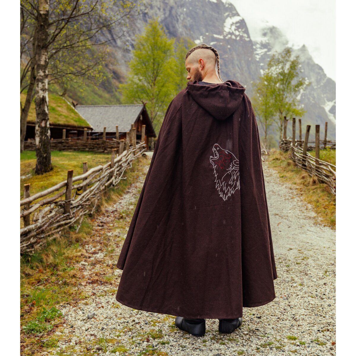 Cape viking avec broderie de loup marron "Alpha