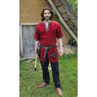 Tunique viking classique rouge "Arvid" avec motifs de nœuds, manches courtes