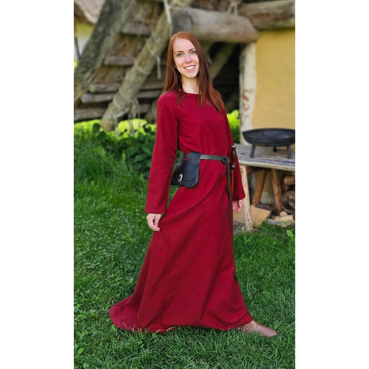 Robe ou sous-robe médiévale classique rouge...