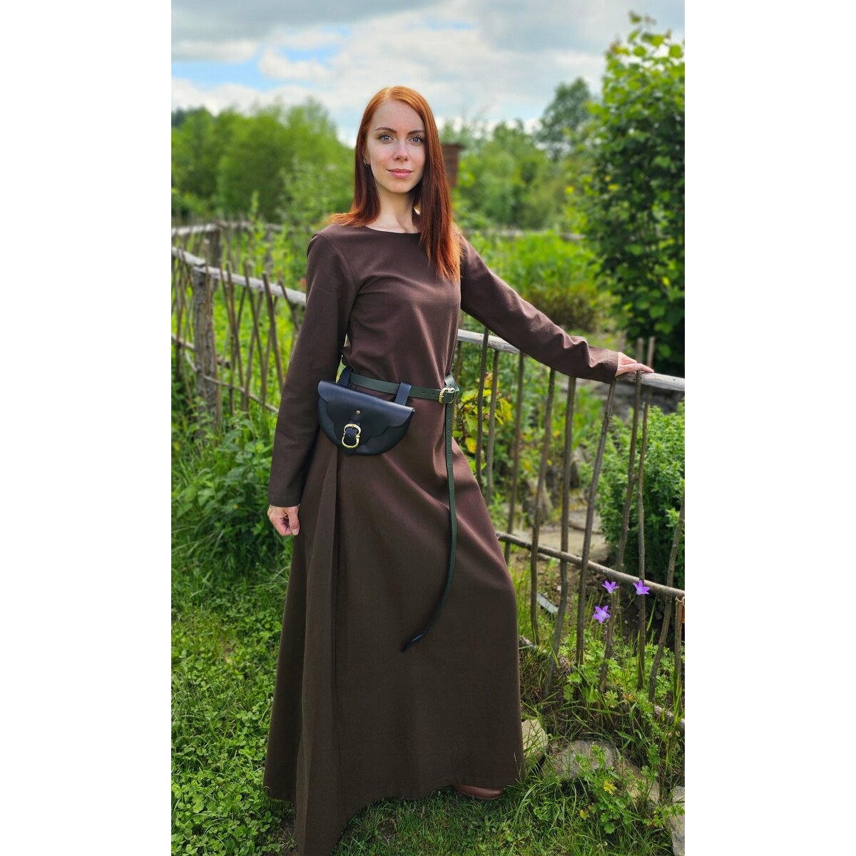 Robe ou sous-robe médiévale classique brune...