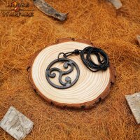 Pendentif triskèle ou triskélion forgé avec bracelet en cuir