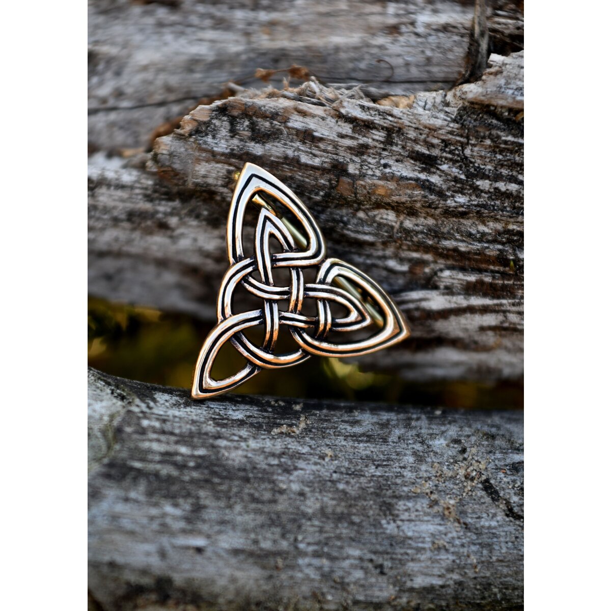 Bronze brooch, Celtic trinity