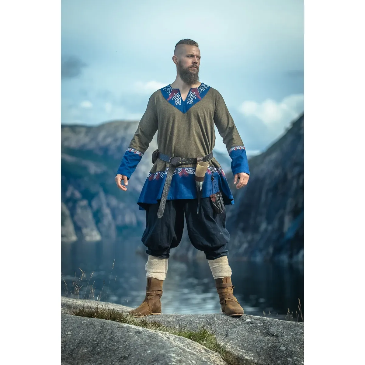 Tunique viking olive/bleu broderie unise box