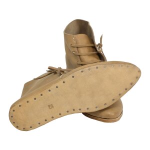 Chaussures médiévales type London simple semelle cloutée marron naturel