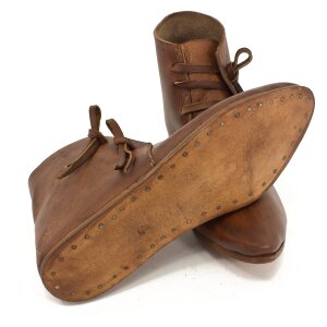 Chaussures médiévales type London simple semelle cloutée Marron