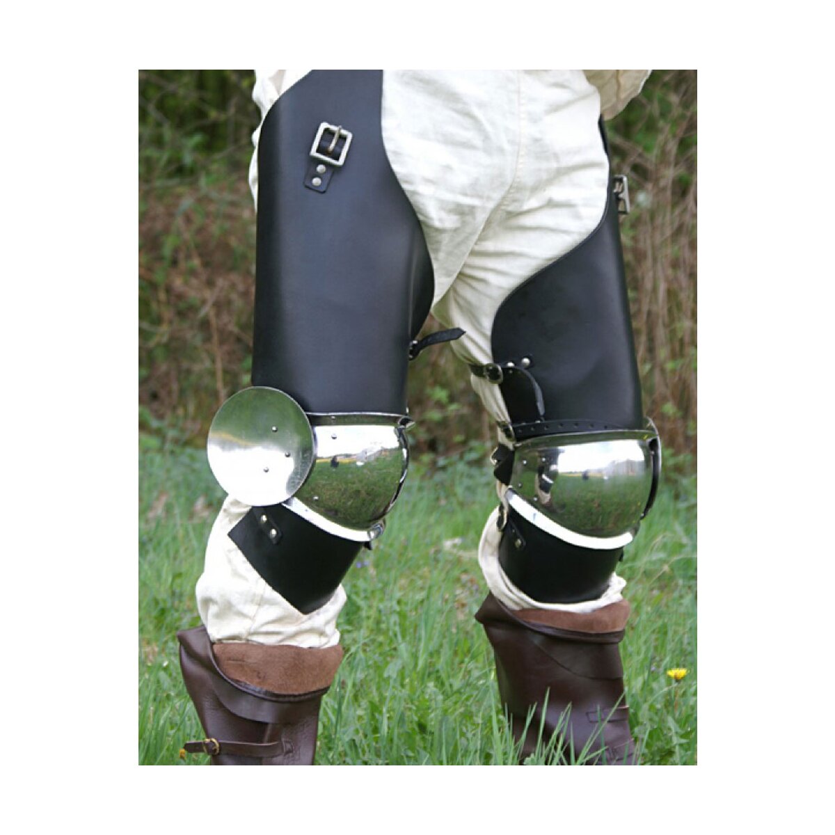 1 Pair Poleyns with leather-cuisses