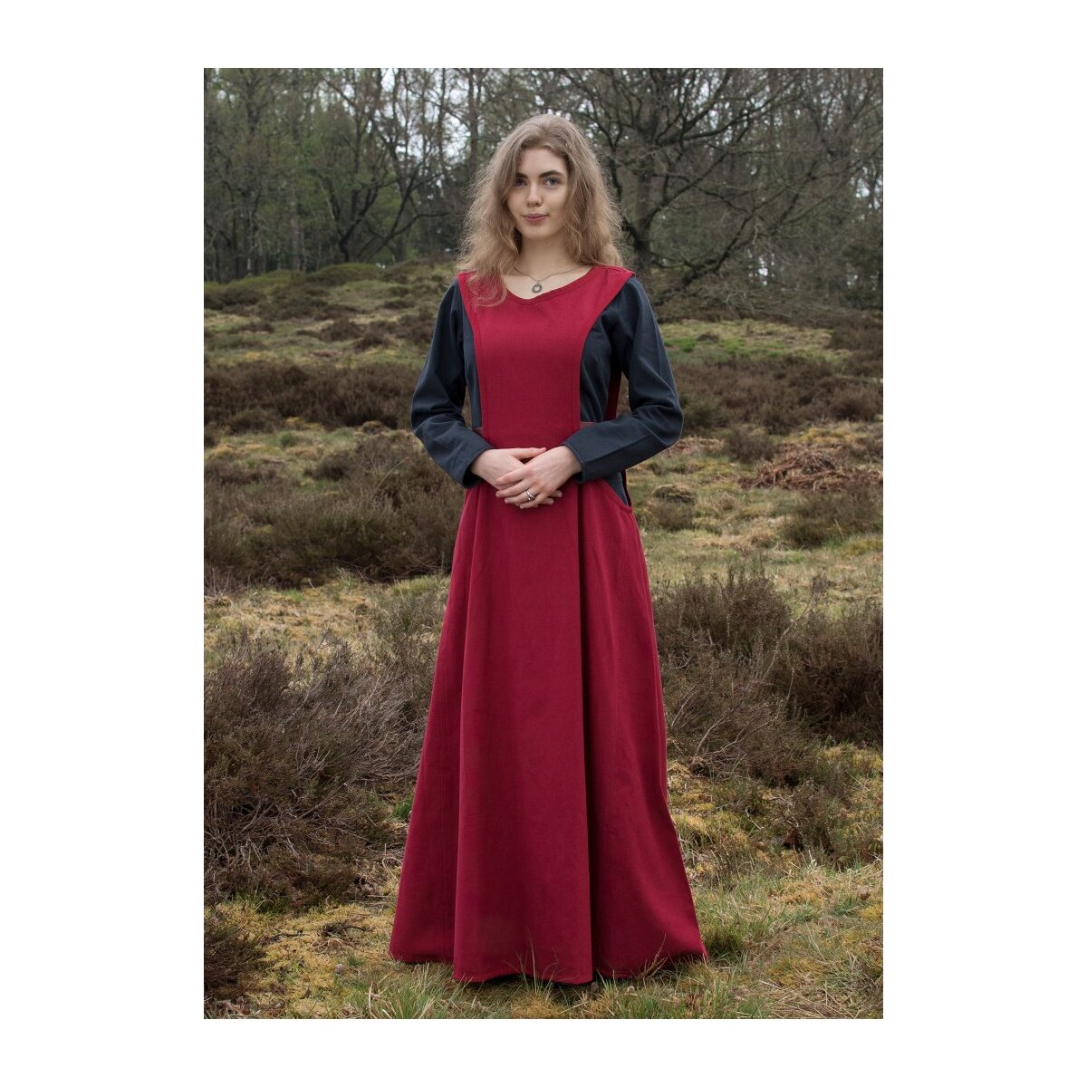 Late medieval overdress Surcot Andra red